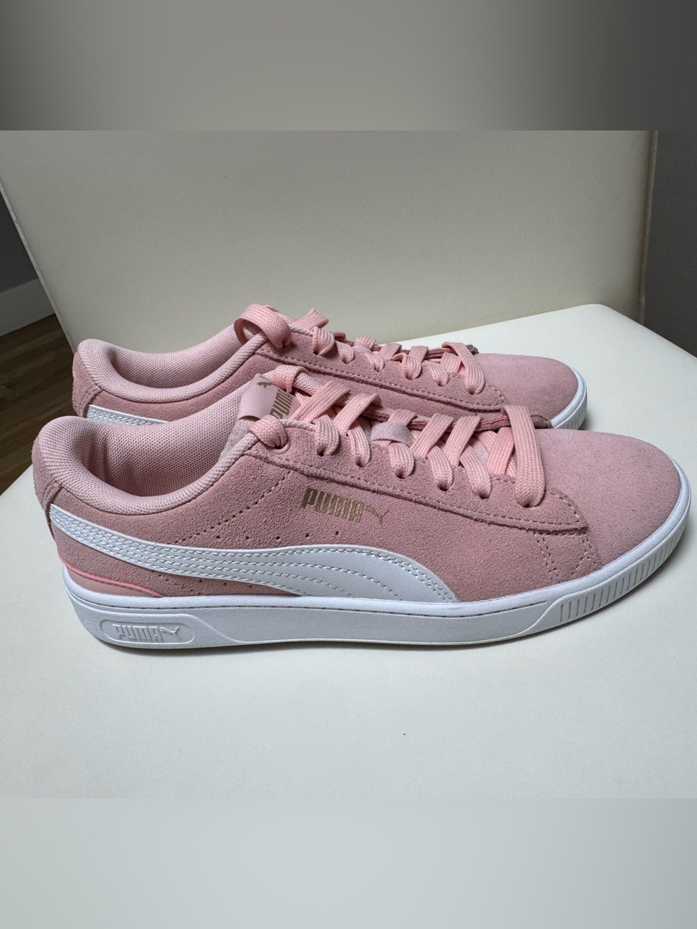 PUMA Women's Pink Suede Vicky 3 Low-Top Sneakers. Size 5.5